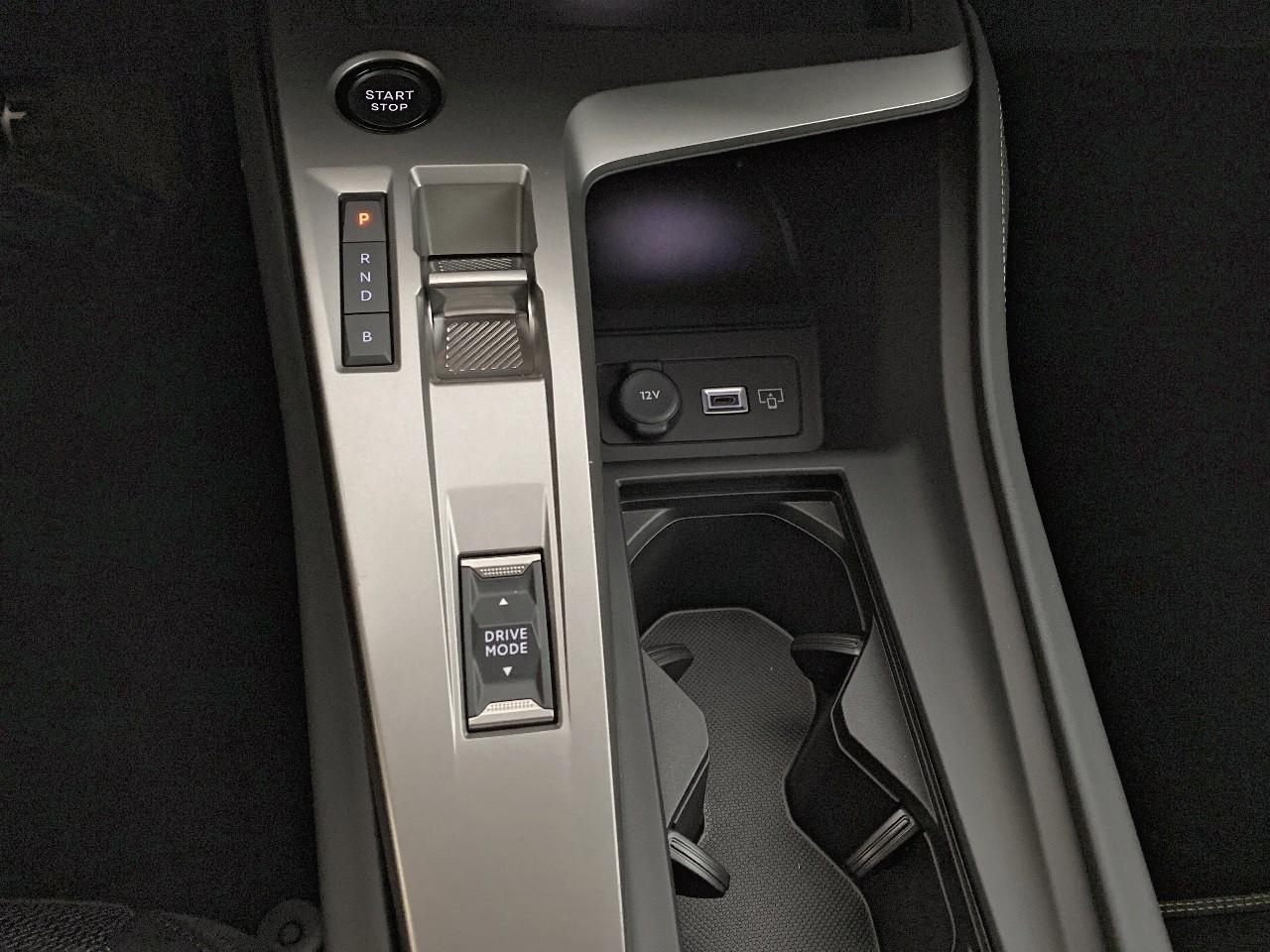 Peugeot 308 plug-in hybrid 195 ch e-dcs7 gt — photo 17