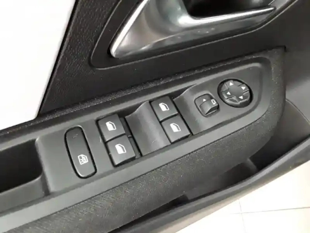 Citroën C4 puretech 130 s&amp;s eat8 — photo 19