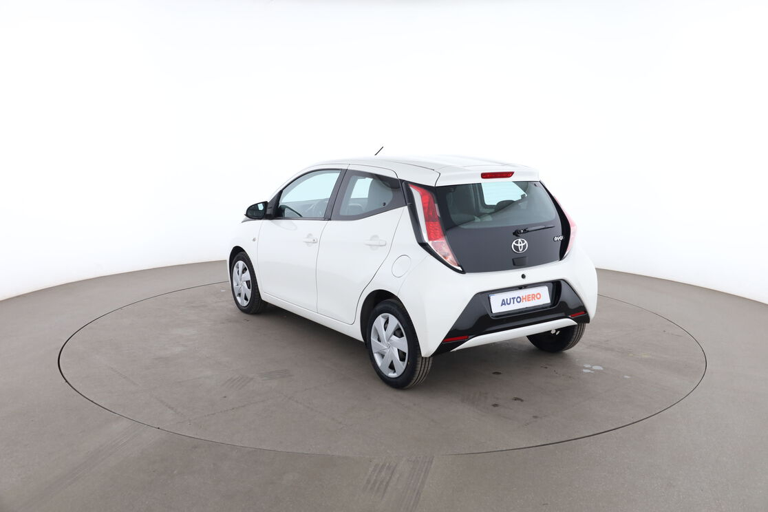 Toyota Aygo 1.0 VVT-i X-Play X-Shift — photo 3