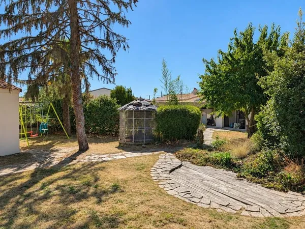 ÉLÉA  Charme familial, jardin plein sud et beau potentiel d