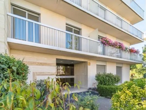 Grand studio 37m2 balcon garage Le Ban St Martin