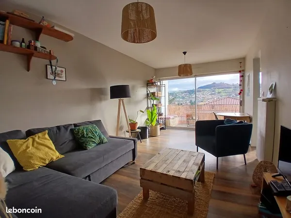 À louer - Appartement traversant 80 m² - 3 chambres - Vals-près-le-Puy
