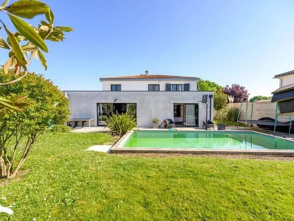 Maison 7 pièces 220 m²