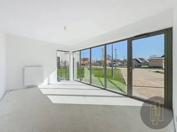 Type 4 - 98.7 m² avec terrasse, jardin privatif et atelier - Copropriété de standing