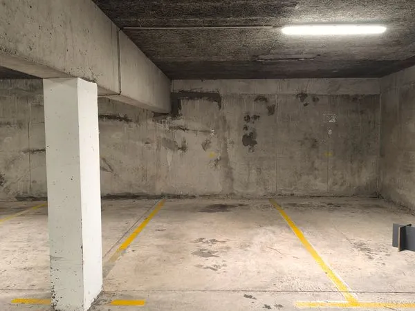 Place de parking sécurisée en sous-sol