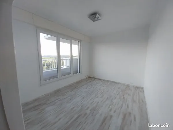 F2 lumineux de 40 m² avec balcon, vue parc et charges tout compris