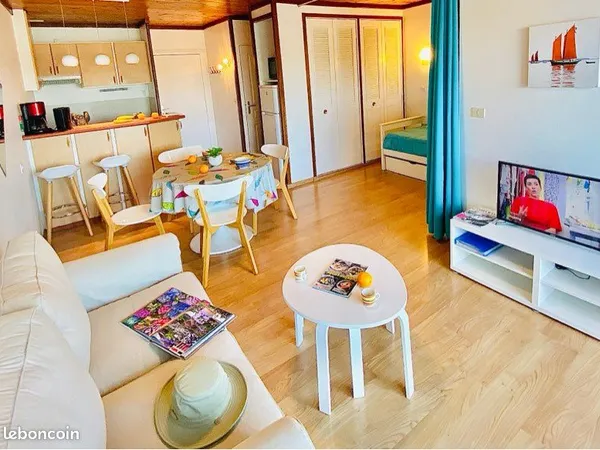 Appartement meublé, terrasse et parking privé