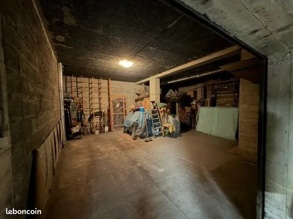 Garage/box 45 m² Roche La Moliere