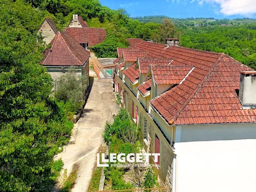 Maison 18 pièces 262 m²