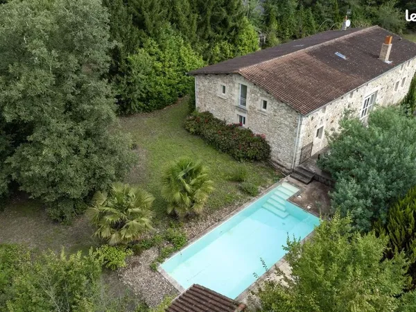 Maison 10 pièces 346 m²