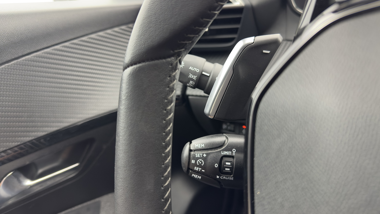 Peugeot 208 PureTech 100 S&amp;S EAT8 — photo 20