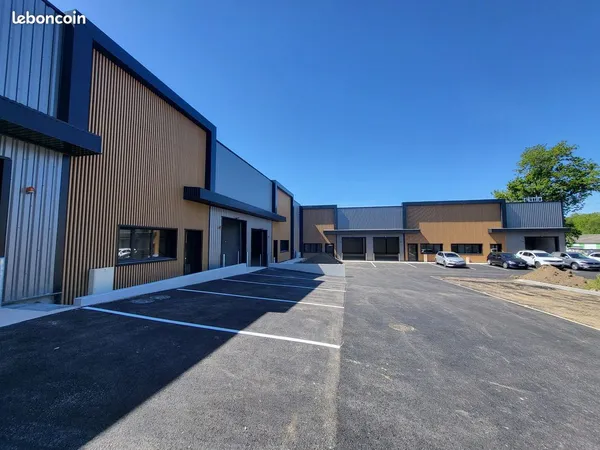 Local 200 m² Saint-Avé