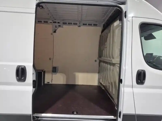 Peugeot Boxer fgn tole 3.3 t diesel l2h2 140 ch manuelle — photo 12