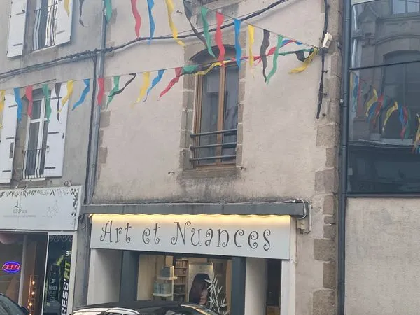 Immeuble salon de coiffure et appartement