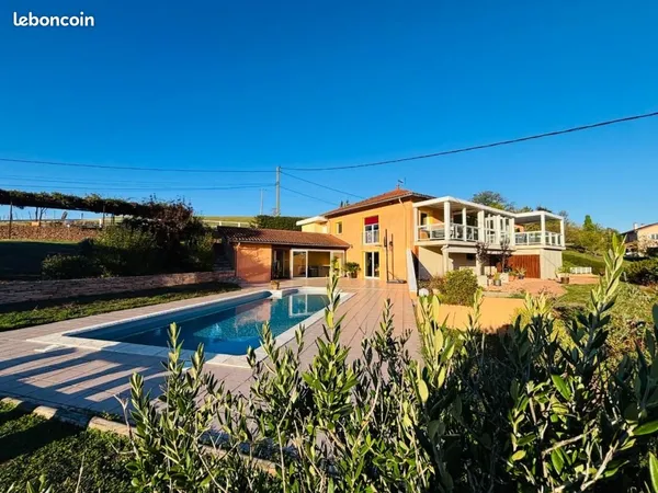 Maison 9 pièces 245 m²