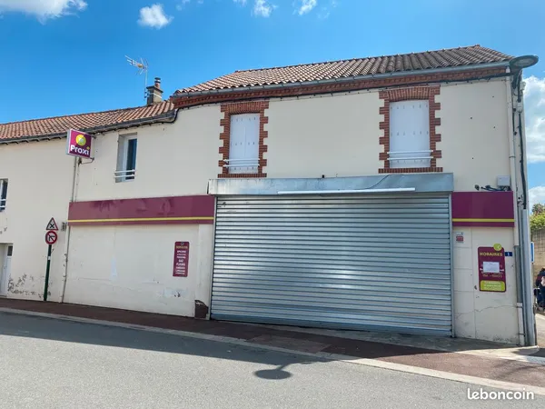 Local commercial de plus de 220m2 coeur du bourg