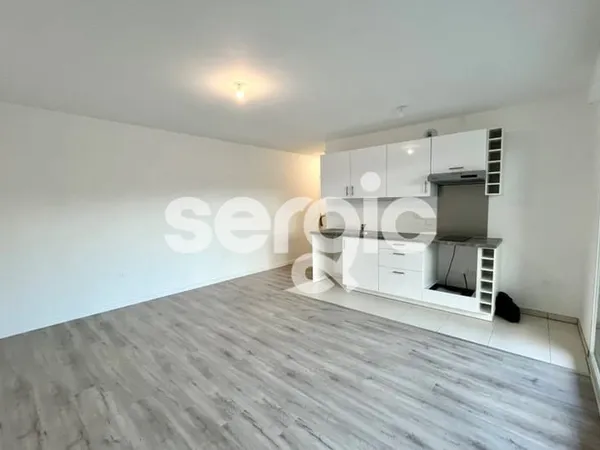Saint-Maurice - T2 de 44m² vendu loué avec terrasse et parking