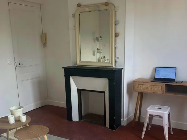 Loue 2 pièces meublé T2 35m² à Versailles Chateau, place de parking