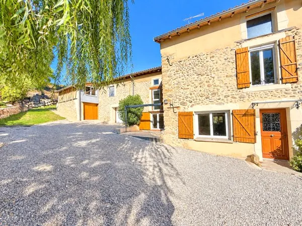 BENAGUES : CORPS DE FERME DE TYPE 5 A VENDRE DE 148 M2 SANS