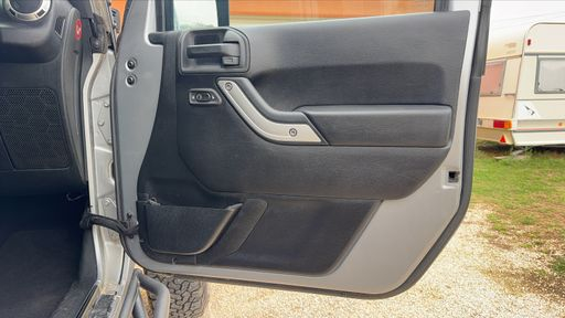 Jeep Wrangler 2.8 CRD 200 4WD - Sahara – 2015 – 84064 km – Diesel – Boîte Manuelle — photo 44