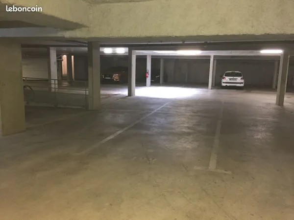 Lot de 3 parkings souterrains Orléans
