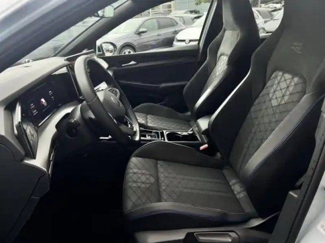 Volkswagen Golf 1.5 etsi evo2 150 dsg7 — photo 11