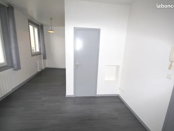 2 Pièces Quai Paul Bert - 33 m²