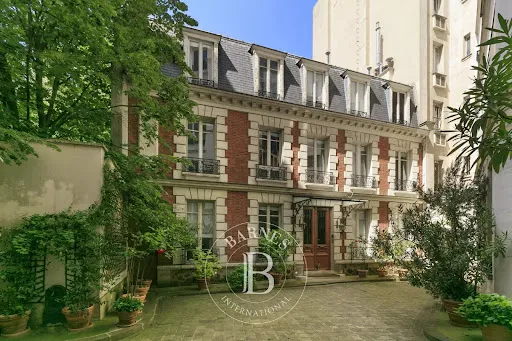 Maison 10 pièces 423 m²