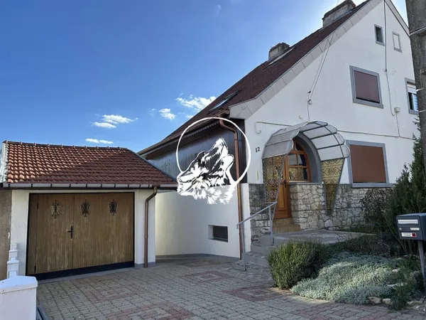 Maison mitoyenne 101 m² sur 462 m² - garage 2 voitures