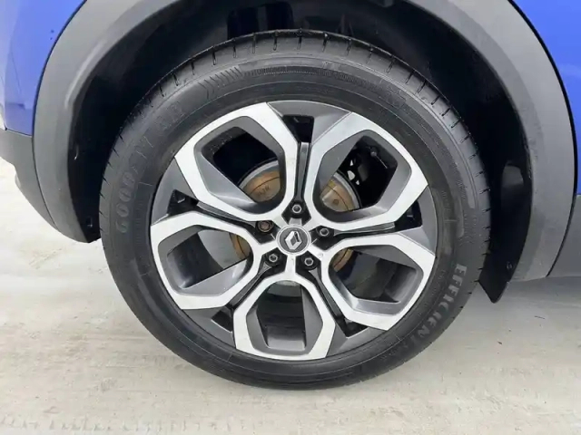 Renault Captur blue dci 115 edc — photo 31