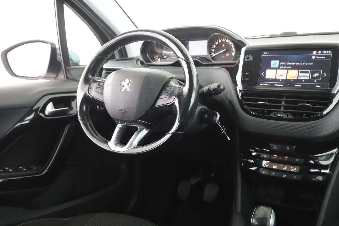 Peugeot 208 1.2 PureTech Allure — photo 12