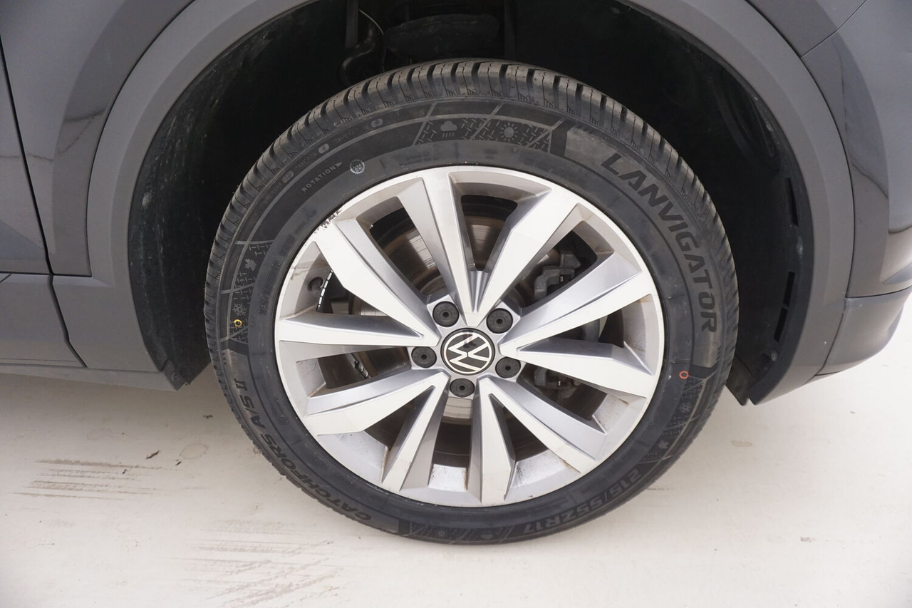 Volkswagen T-Roc — photo 19