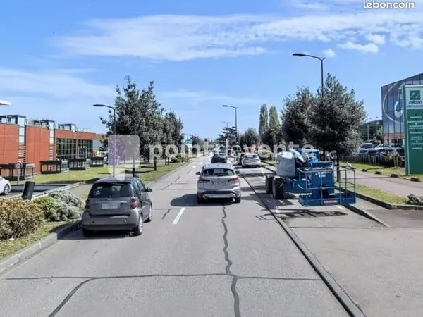 Local commercial 201 m²