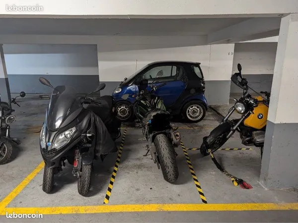Parking moto couvert + 1 mois offert 🎁