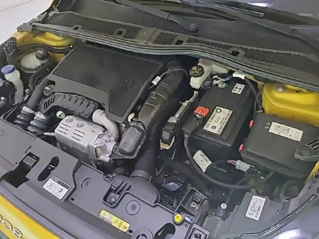 Peugeot 208 puretech 100 s&amp;s eat8 — photo 5