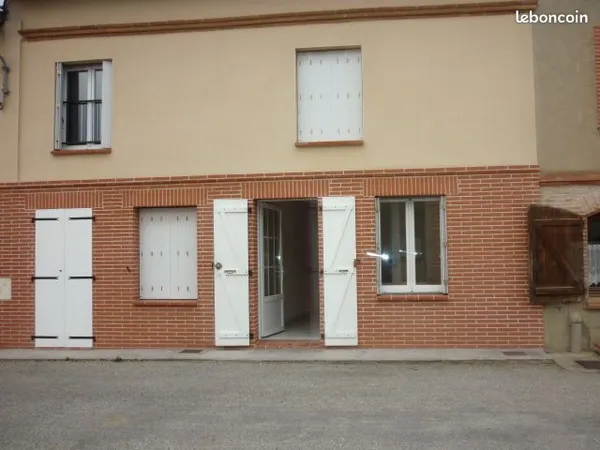 Grand T2 duplex 53 M2 à BAZIEGE dans hameau