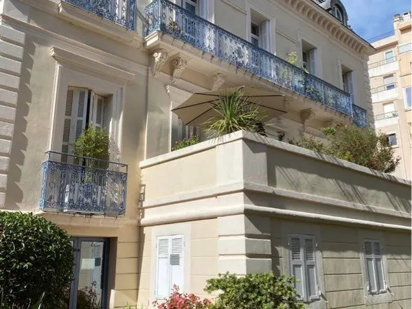 À LOUER - Superbe Studio Meublé de Standing avec Balcon & Garage - Hyères Centre-Ville