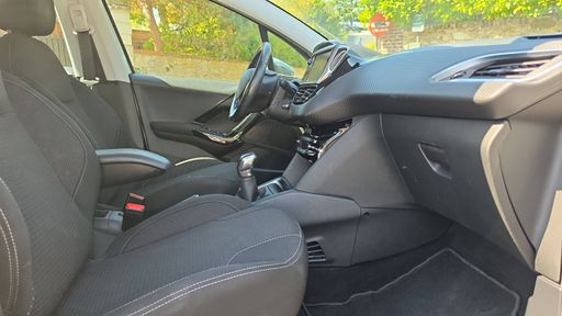 Peugeot 208 1.2 PureTech 82 - Style – 2018 – 60513 km – Essence – Boîte Manuelle — photo 11