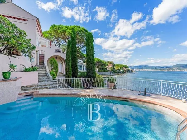 Maison 7 pièces 325 m²