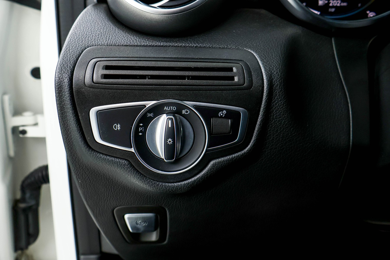 Mercedes GLC — photo 23