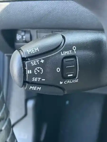 Peugeot 208 hybrid 110 ch e-dcs6 — photo 19