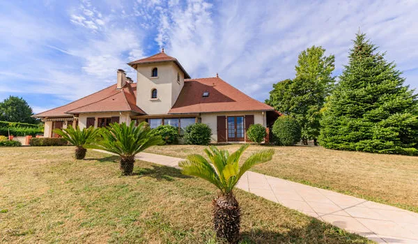 Maison 8 pièces 257 m²