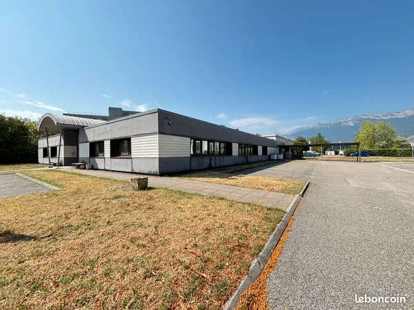Bâtiment mixte bureaux/stockage