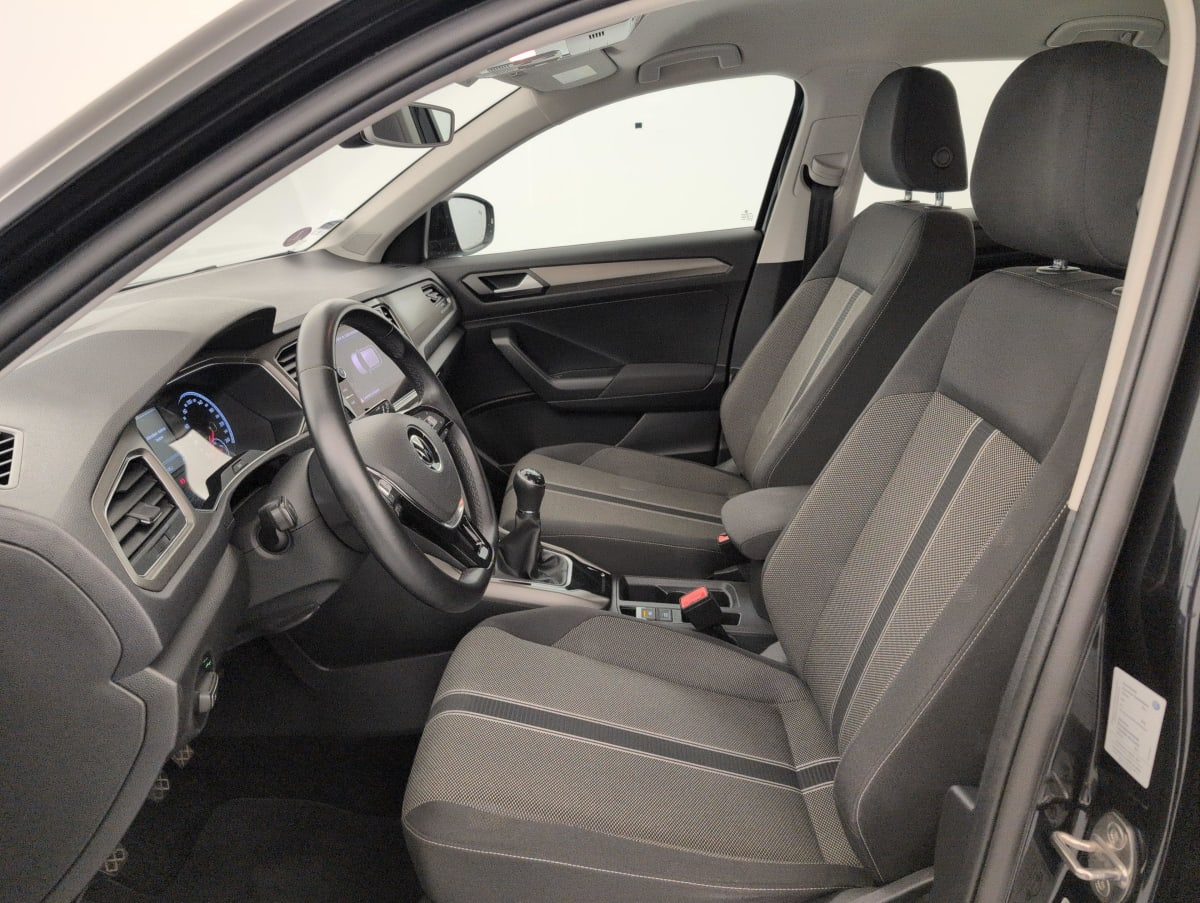 Volkswagen T-Roc — photo 16