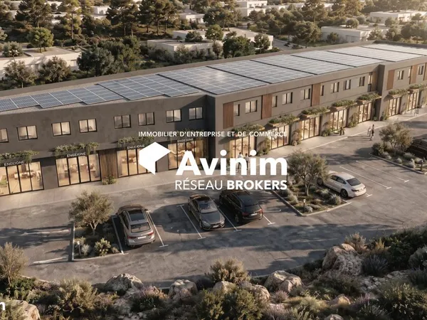 Local 806 m² Callian