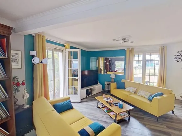 LES GARENNES SUR LOIRE, maison familiale, beaux volumes, 845m² de terrain,