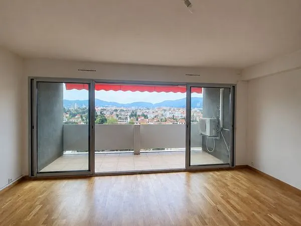 T2 climatisé balcon parking