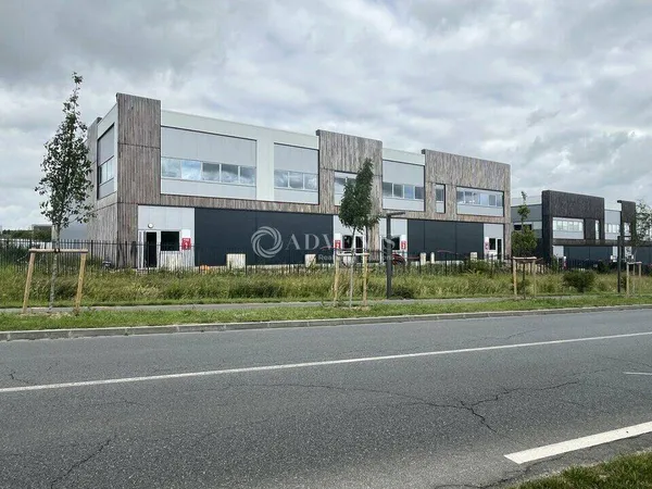 Local d'activité 1373 m²