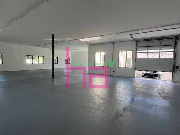 Local d'activité 4 pièces 280 m²