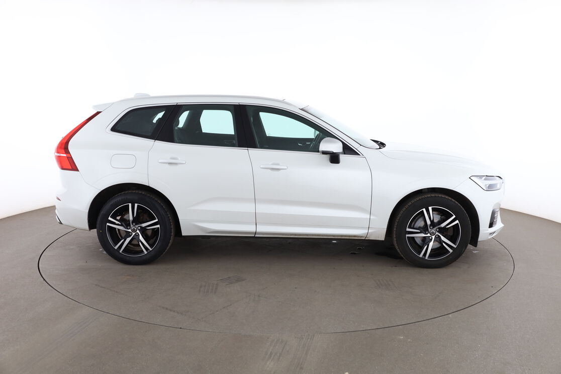 Volvo XC60 2.0 D5 AdBlue AWD R-Design Geartronic 8 — photo 6